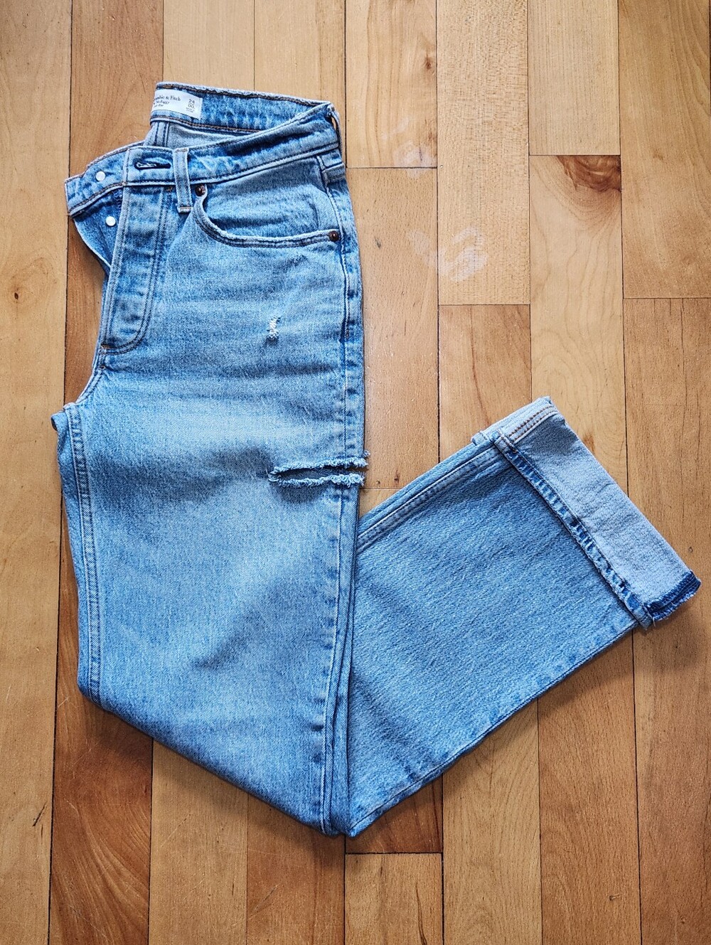 Abercrombie The 90s Baggy Low Rise Jean - 24 Long
